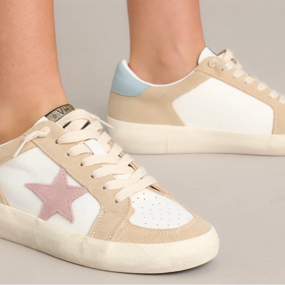 Stylish Women's Sneakers with Pink Star
